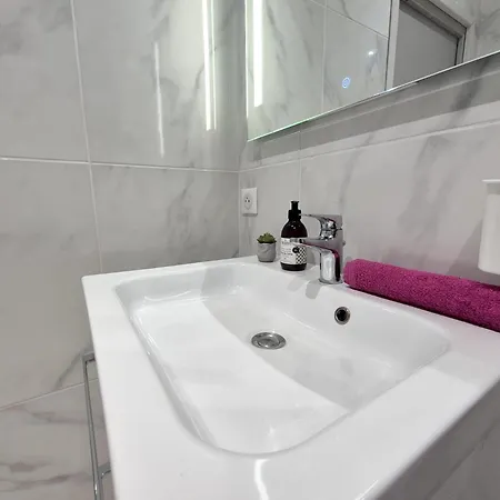 Apartamento Rénové Au Centre Niza